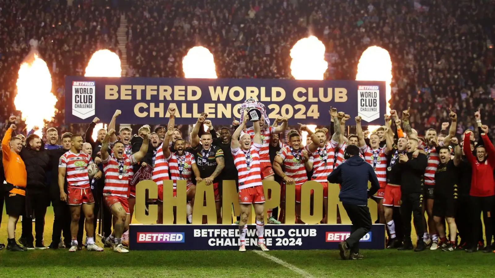 Wigan Warriors lift the World Club title