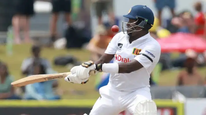 Angelo Mathews bats