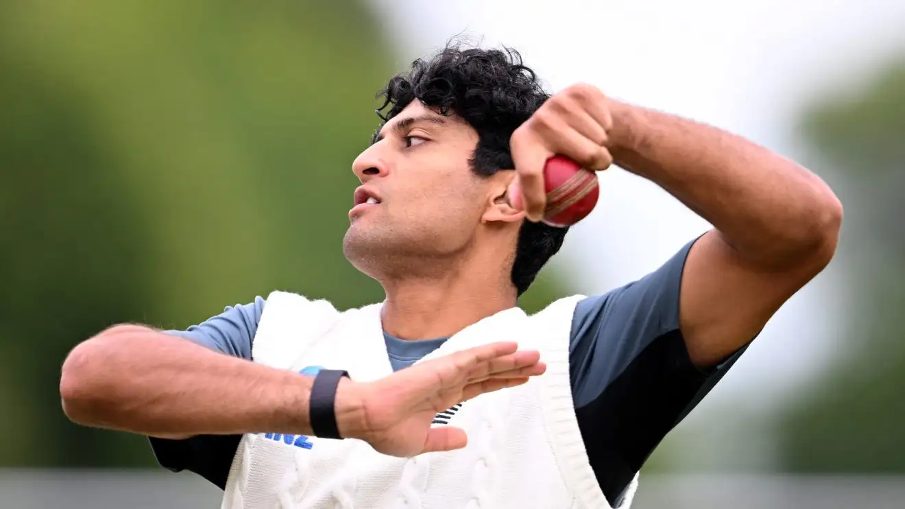 Rachin Ravindra bowls