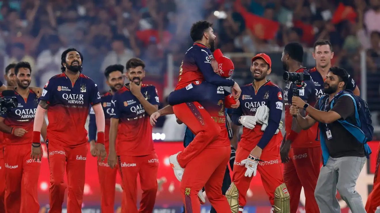 RCB celebrate in IPL