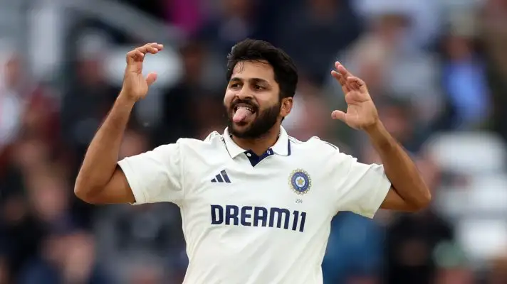 Shardul Thakur gestures