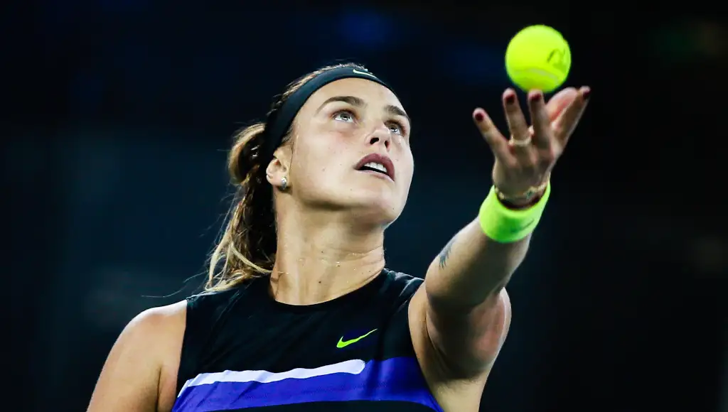 Aryna Sabalenka serving