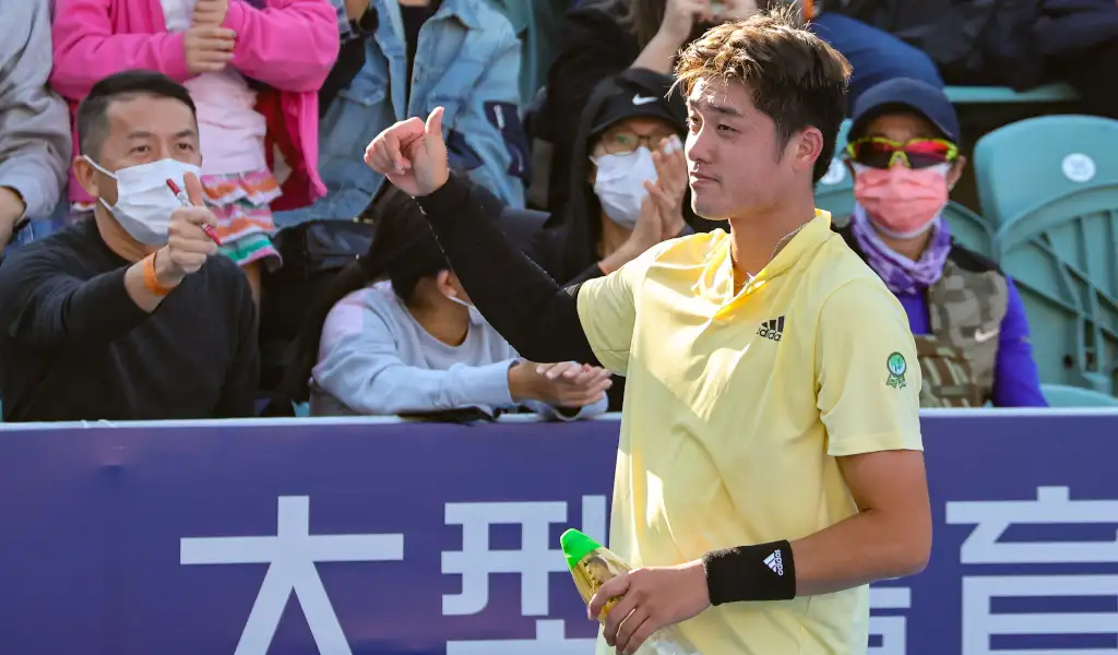 Wu Yibing in action