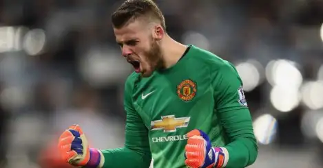 De Gea signs new Manchester United contract