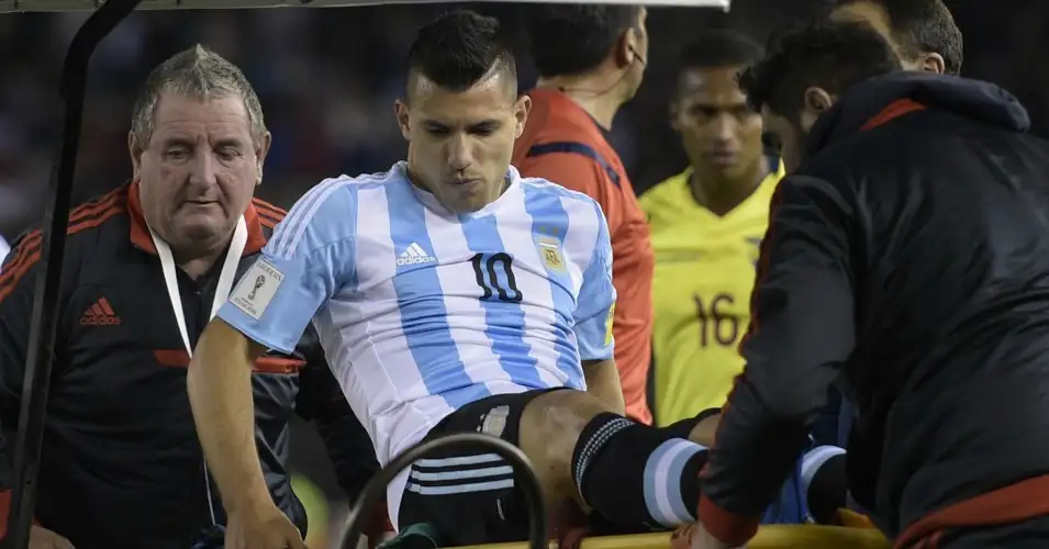 Aguero gets hamstrung again