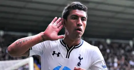 Paulinho aims ‘to clear up something about’ Spurs, Poch