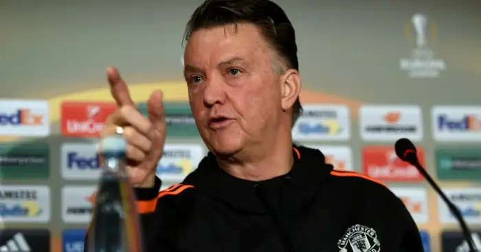 Van Gaal: English media put me in Man United guillotine