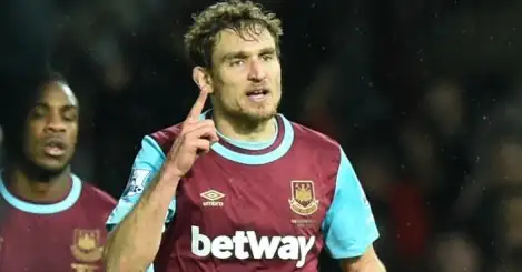 Jelavic swaps the Premier League for China