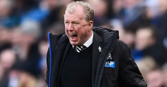 Benitez arrives at Newcastle after McClaren is sacked