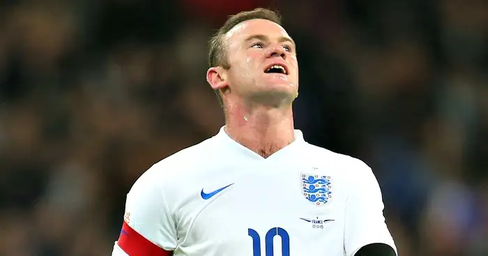 Rooney wants to be United midfielder, England striker