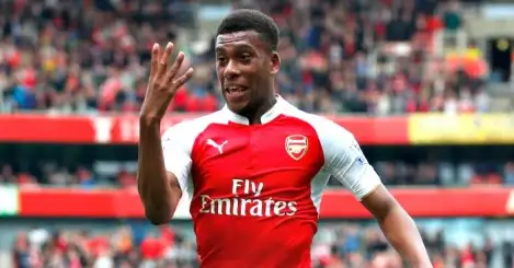 Wenger feels Iwobi can compete with Ozil at No 10