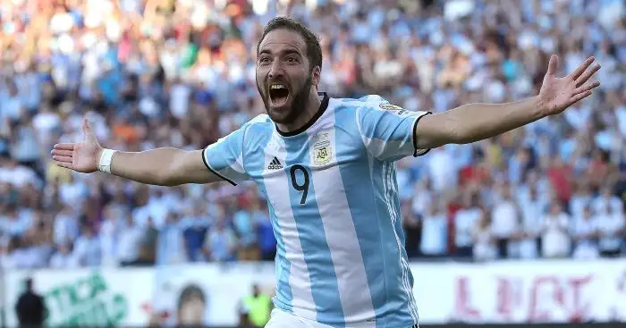 In-demand Higuain asks Napoli fans to ‘remain calm’