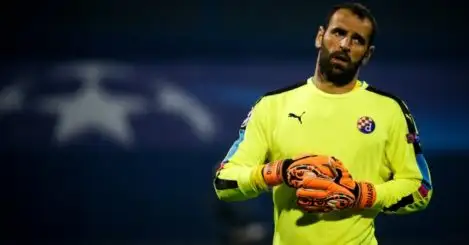 Conte to make third Chelsea signing in keeper Eduardo