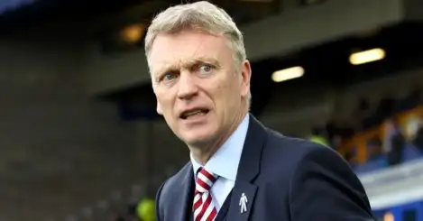 Moyes staying, Defoe has relegation clause