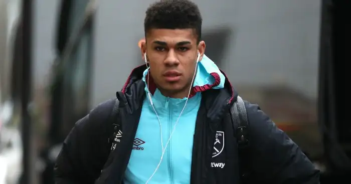 Boro complete deal to sign West Ham striker