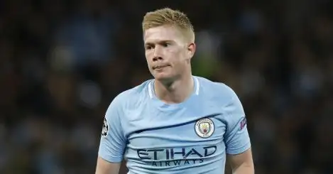 Carra names only player with better delivery than De Bruyne