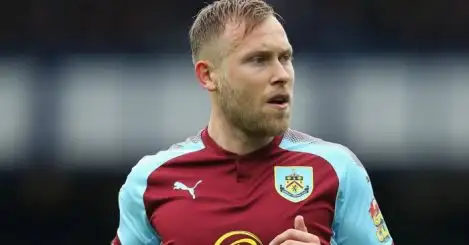 Arfield ‘sitting tight’ on Burnley contract offer