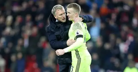 Pickford hits back at former boss Moyes over diet claims