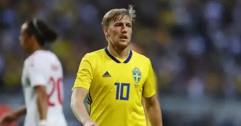 Ex-Arsenal winger urges Emery to sign Sweden star