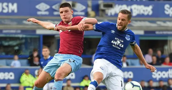 Carragher phones talk show to defend West Ham’s Rice