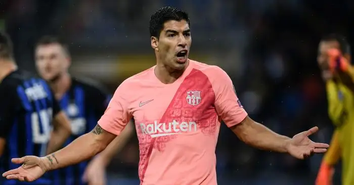 Barcelona told to sign Suarez replacement from Man Utd