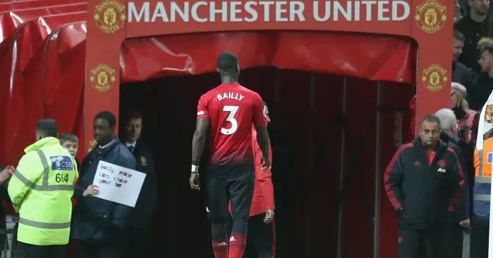 Carragher blasts ‘brainless’ Man Utd centre-back