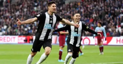 Fernandez becomes latest Newcastle player to extend contract