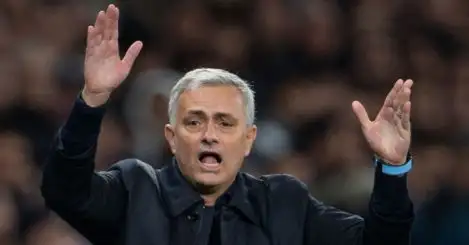 Spurs squad warned that Mourinho ‘will throw you under a bus’