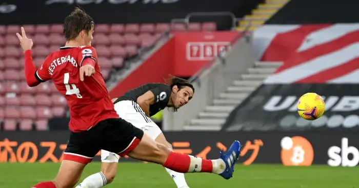 Edinson Cavani scores late winner for Manchester United