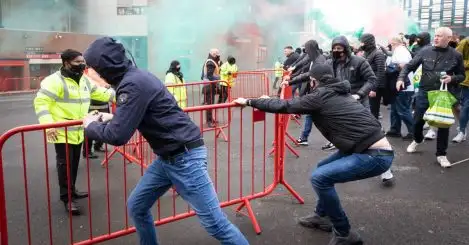 Pundit hits out at ‘disgusting’ Man Utd fans in ‘borderline riot’