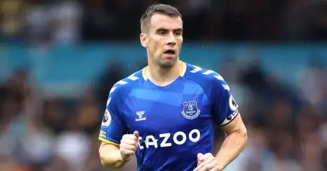 Pundit criticises ‘naive’ Everton for relying on defender