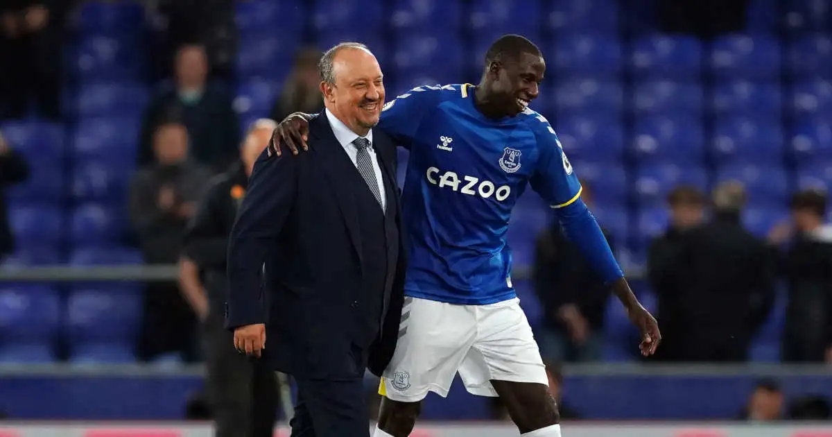 Even one-handed Rafa Benitez can reform Everton