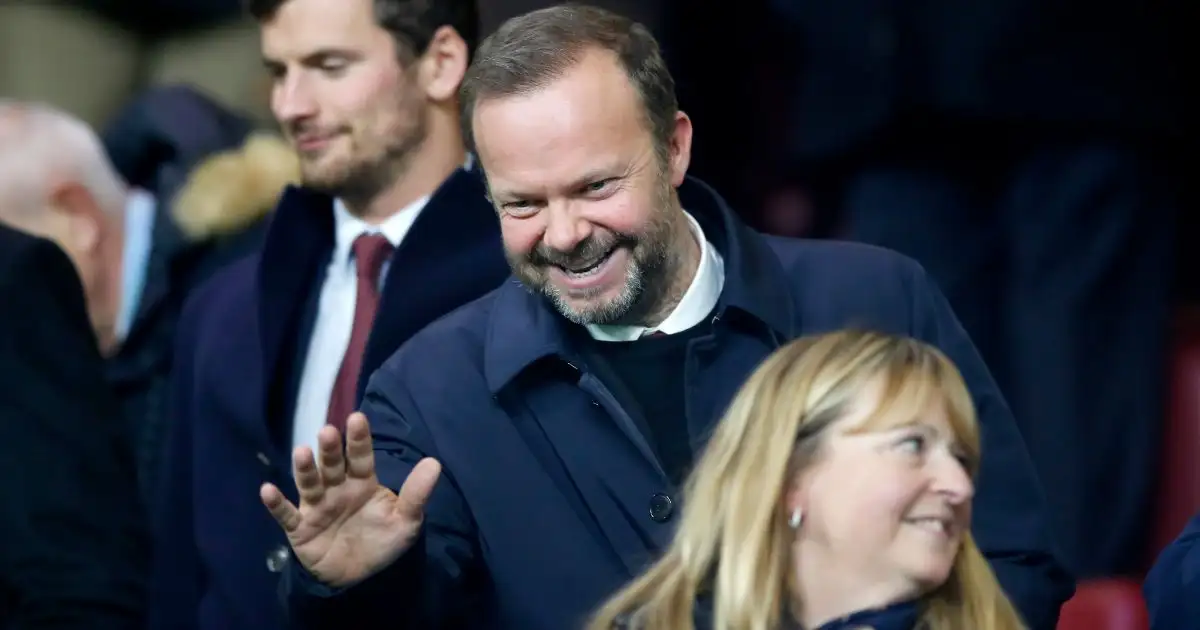 an Utd executive vice-chairman Ed Woodward waves at someone