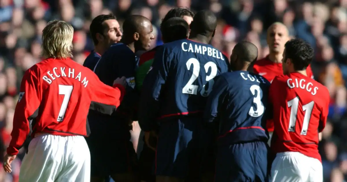 Arsenal and Manchester United players clash in 2005