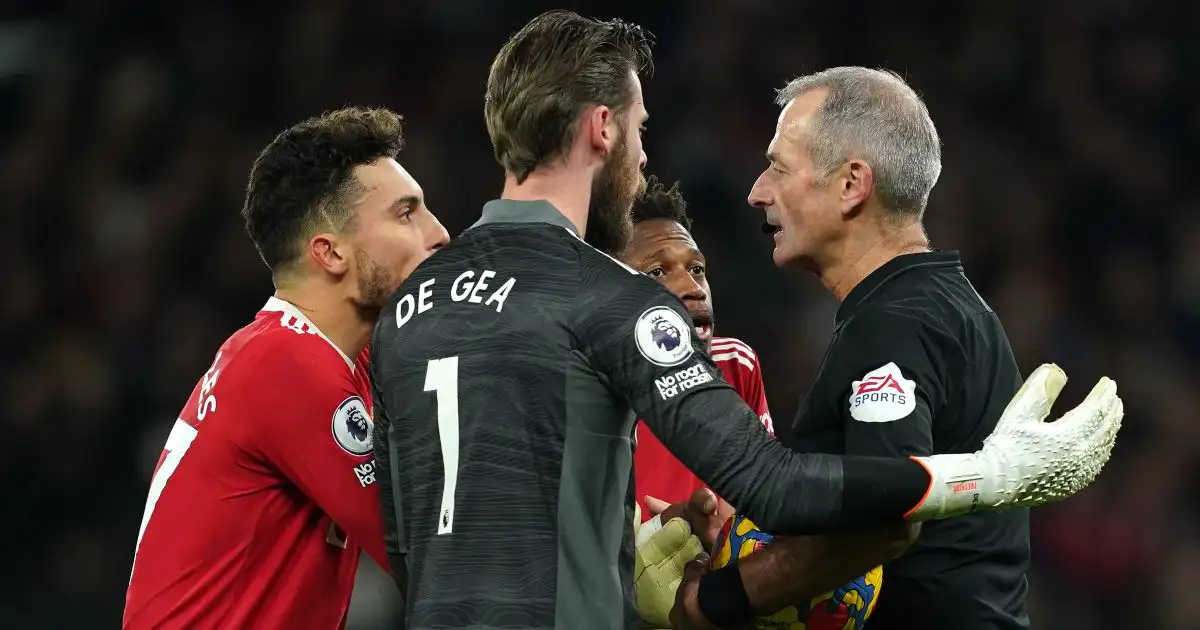 Man Utd goalkeeper David de Gea complains to the referee