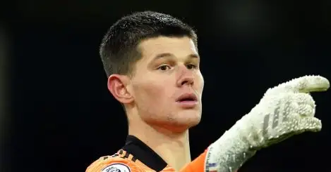 Ex-Prem ‘keeper claims Meslier ‘would choose another club’ over Man Utd