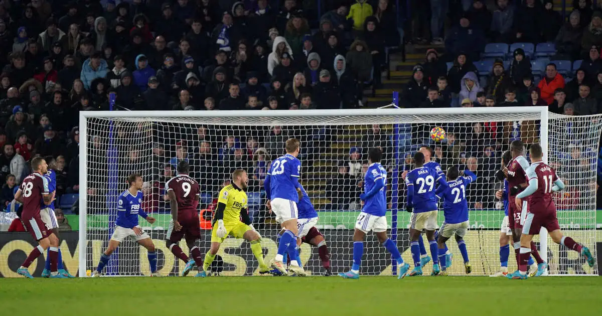 West Ham score a late equaliser against Leicester