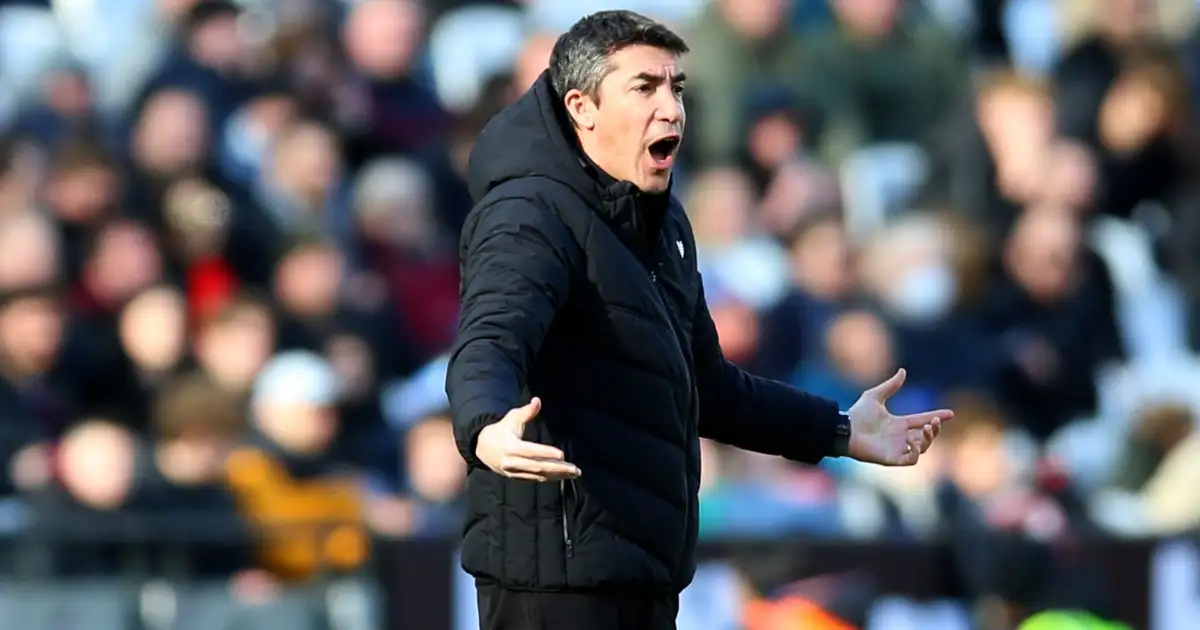 Bruno Lage looking frustrated