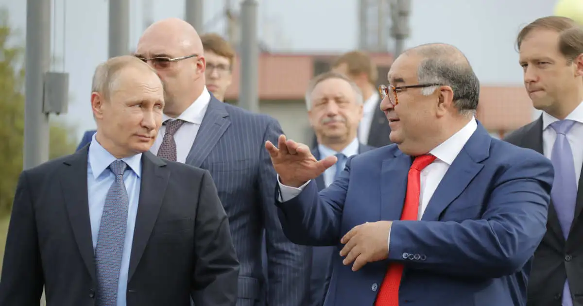 Everton sponsor Alisher Usmanov with Vladimir Putin in 2017.