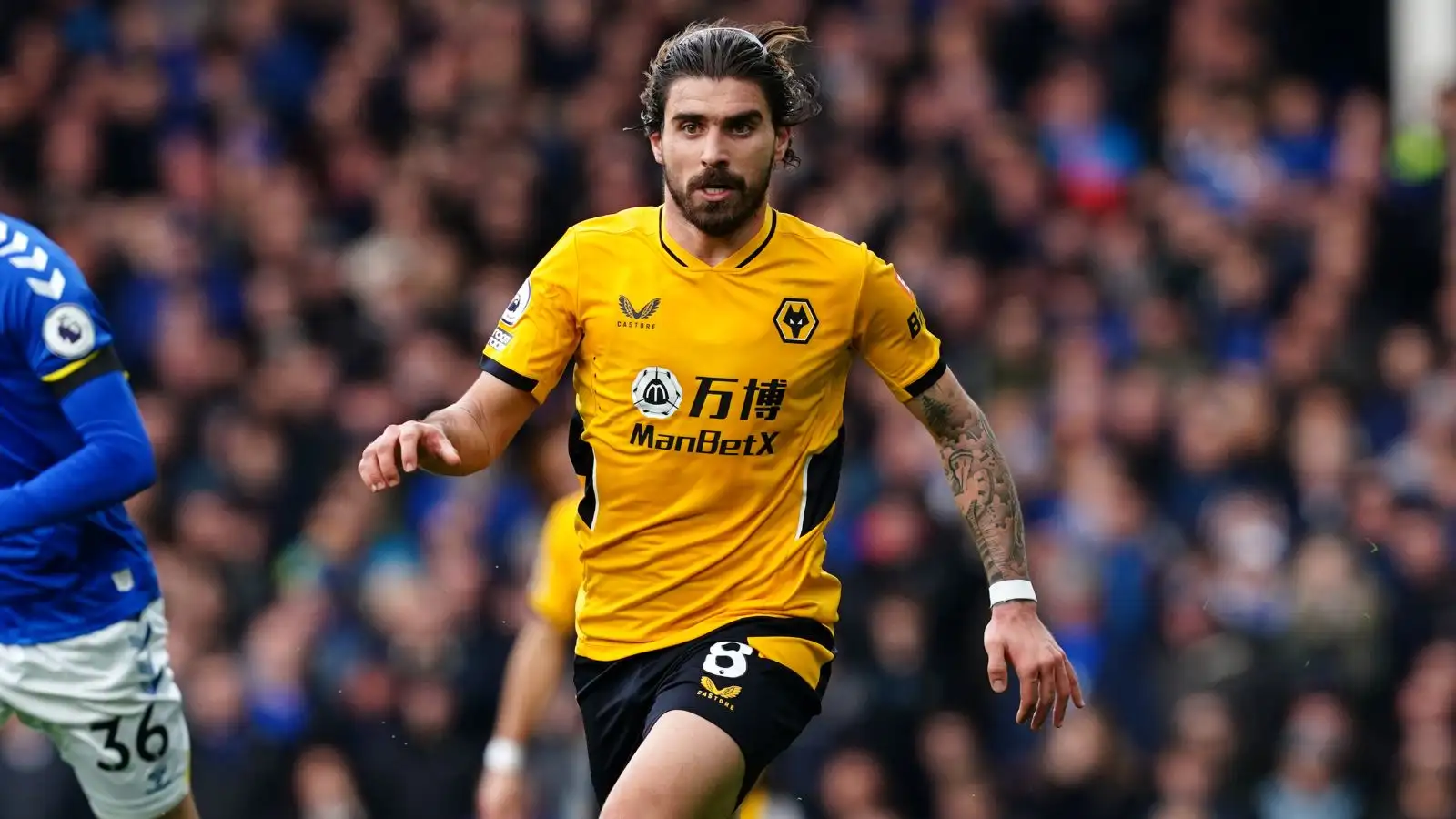 Arsenal, Man Utd learn asking price for PL star – club ‘rule out’ move