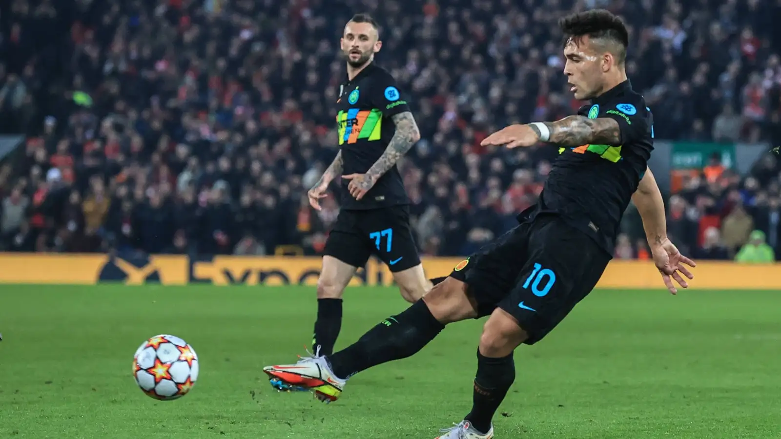 Arsenal ‘talk to agent’ of striker as Inter open €70m door