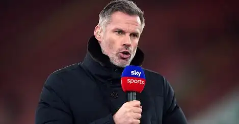 Carragher hits out at Arsenal man: ‘They’ve got to bring him off’