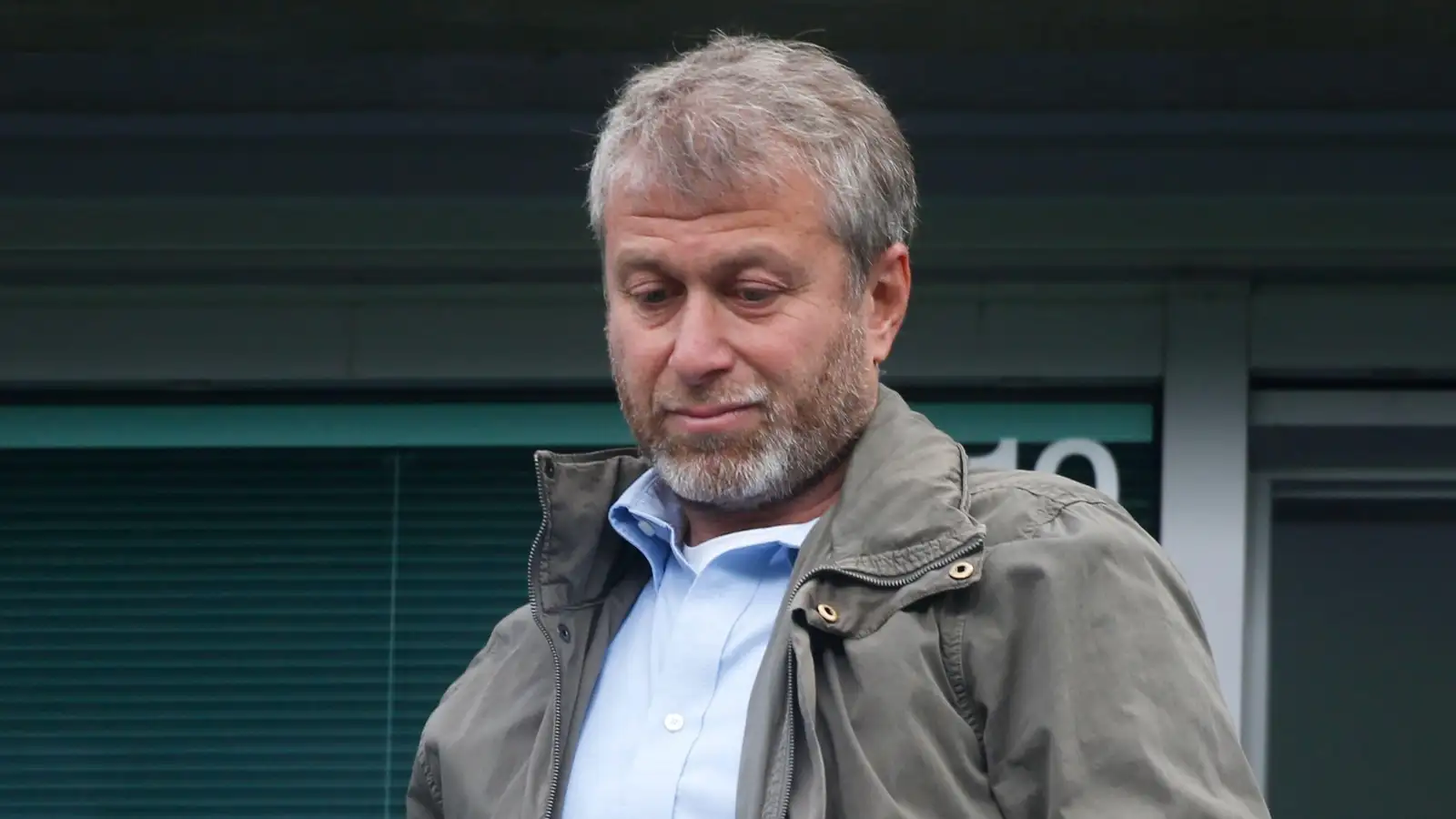 Chelsea sale in doubt after report suggests Abramovich will go back on £1.6bn loan promise