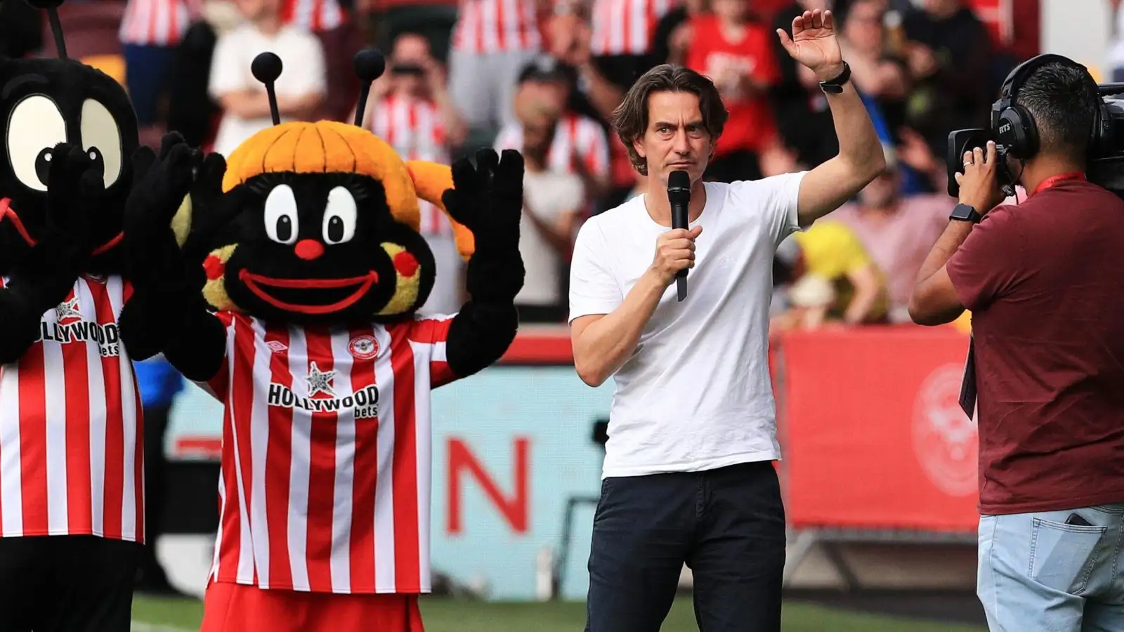 Thomas Frank addresses the Brentford fans.