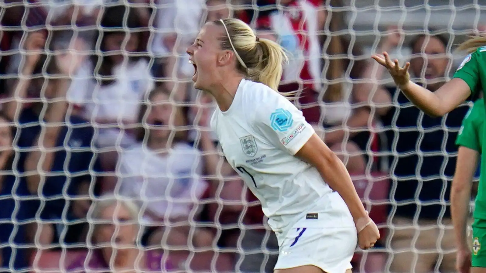 Vivianne Miedema keeps Arsenal clear at summit but Mead injury