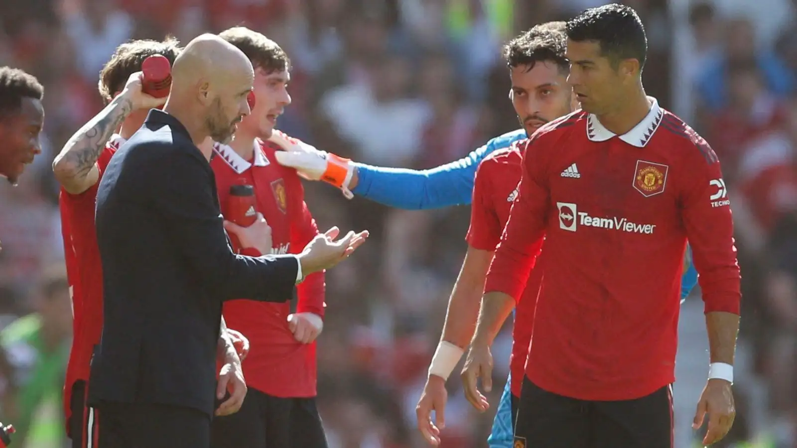 Erik Ten Hag and Ronaldo talk during Manchester United friendly