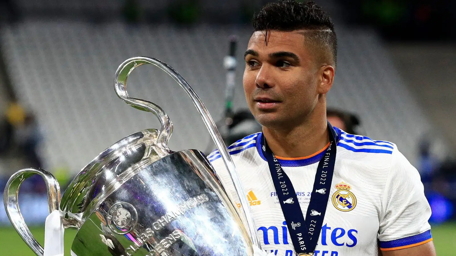 Casemiro is considering Manchester United's offer