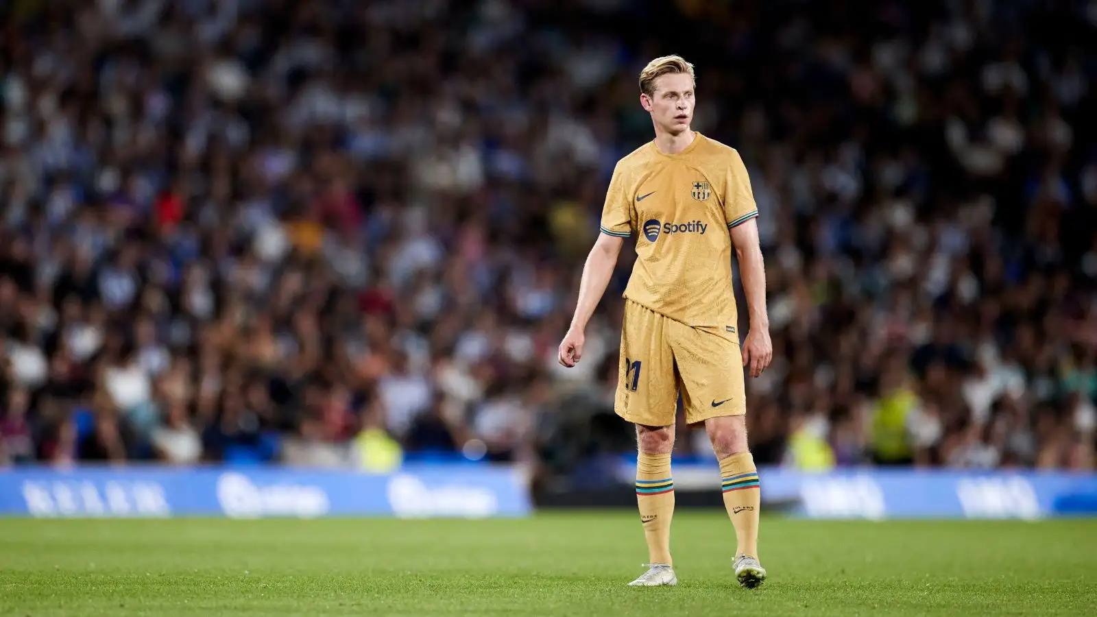 Man Utd target Fremkie de Jong looks dejected