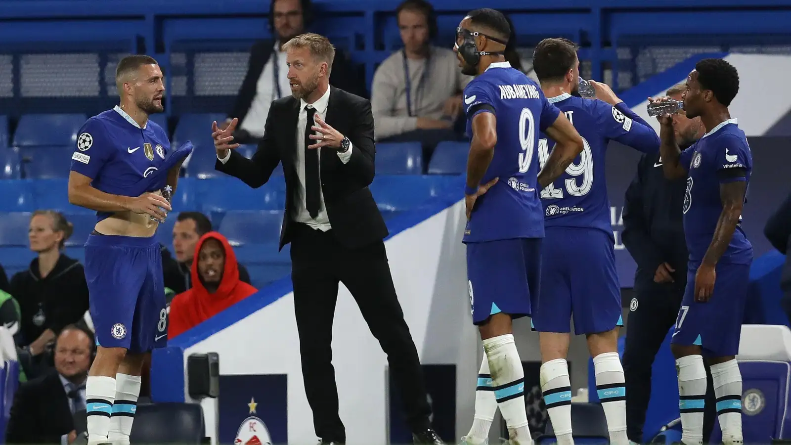 Graham Potter instructing his Chelsea players