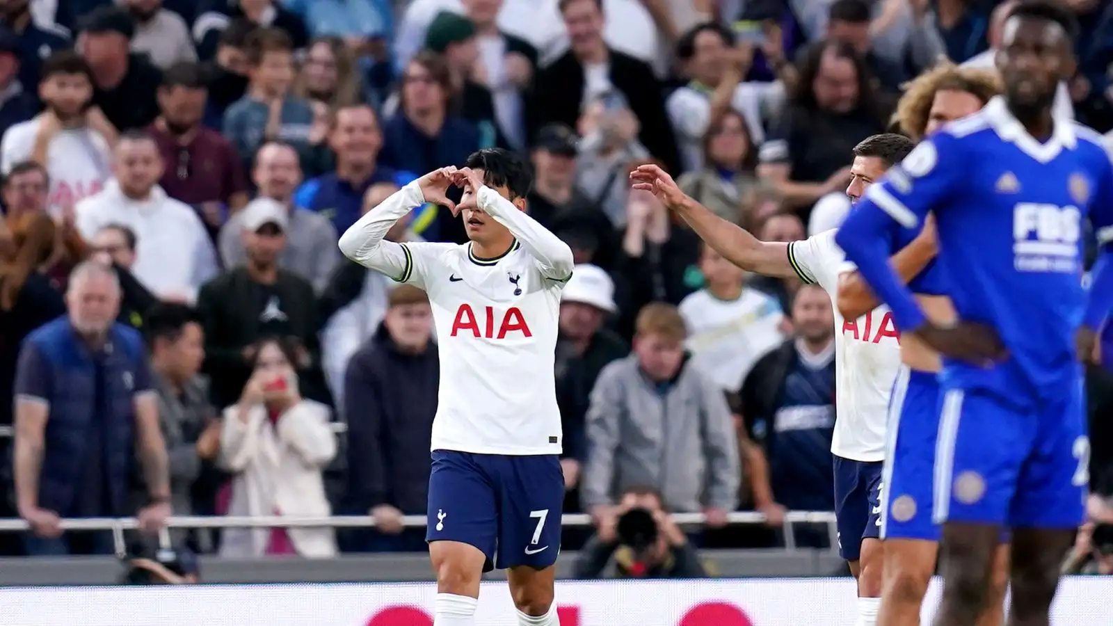 Harry Kane treble leads Tottenham to victory over Leicester